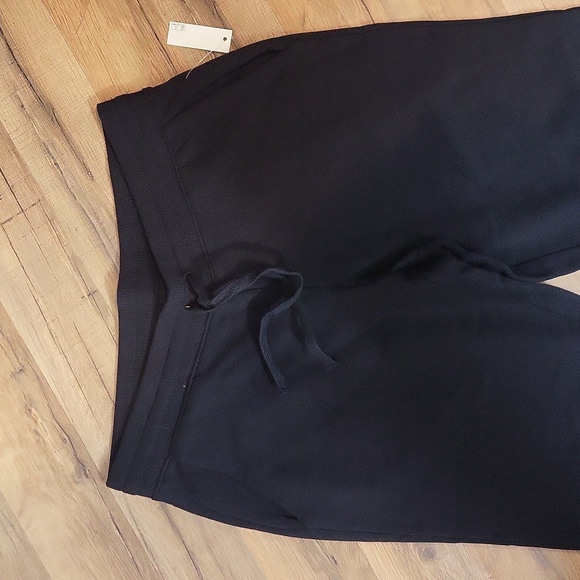 AMAZON ESSENTIALS Black Regular Fit Straight Leg Drawstring Sweatpant - Picture 5 of 12